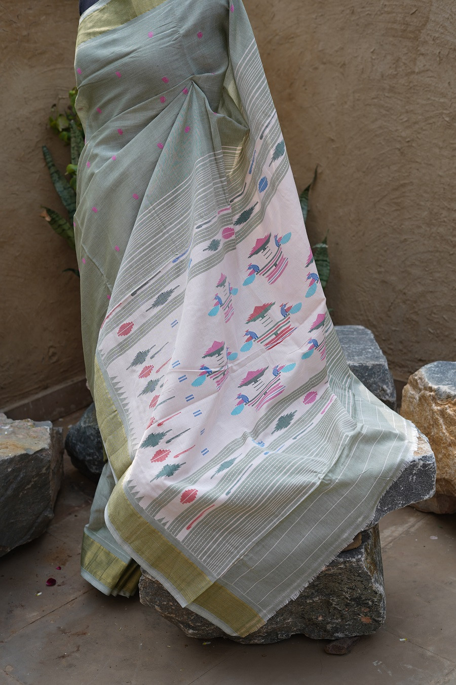 The whispering mayuri