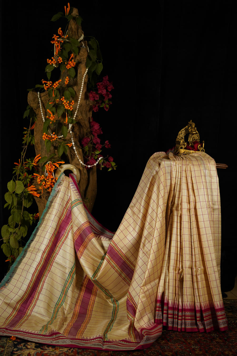 The gulabi rekha karvati